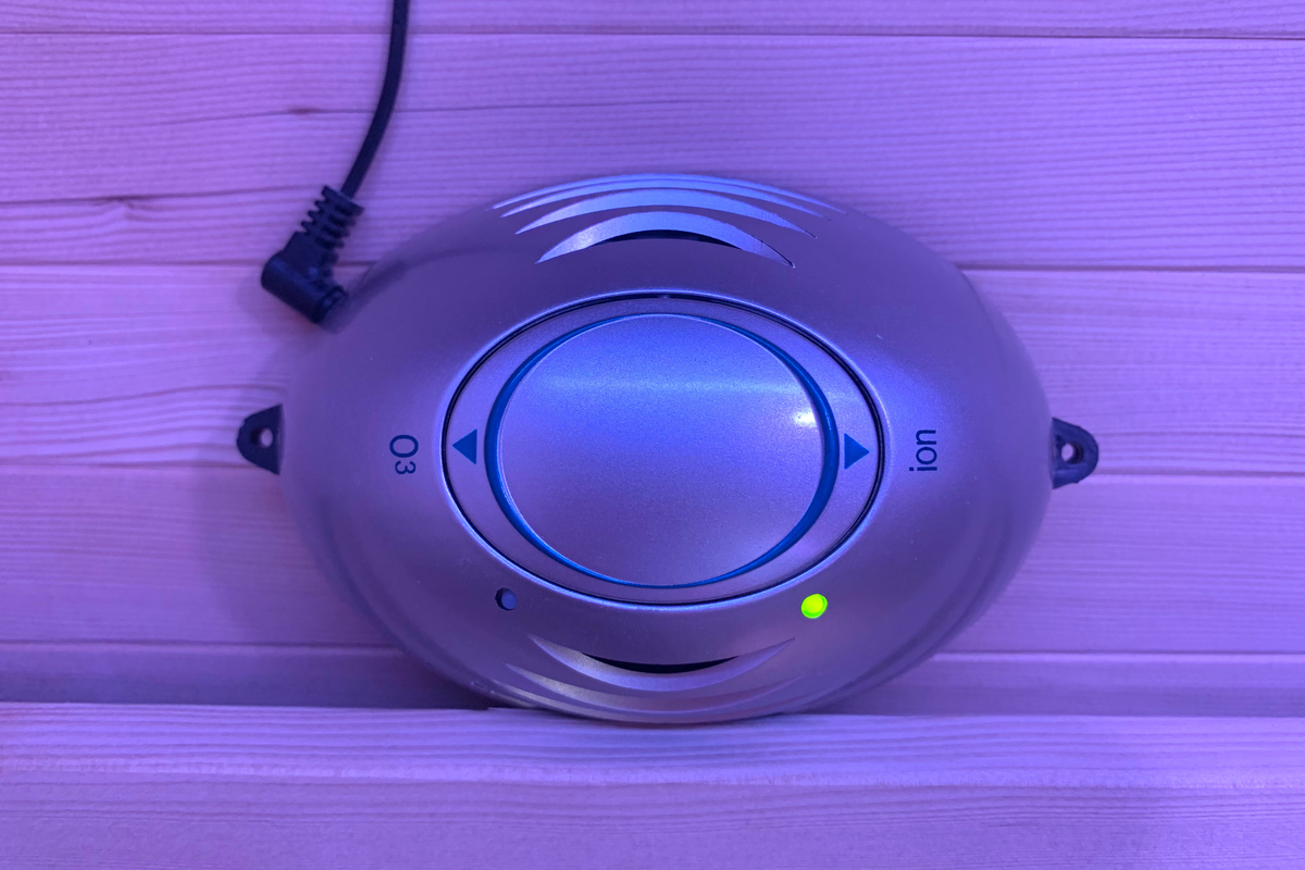 Close-up of round interior fixture mounted inside Blisspod Helsinki Deluxe sauna