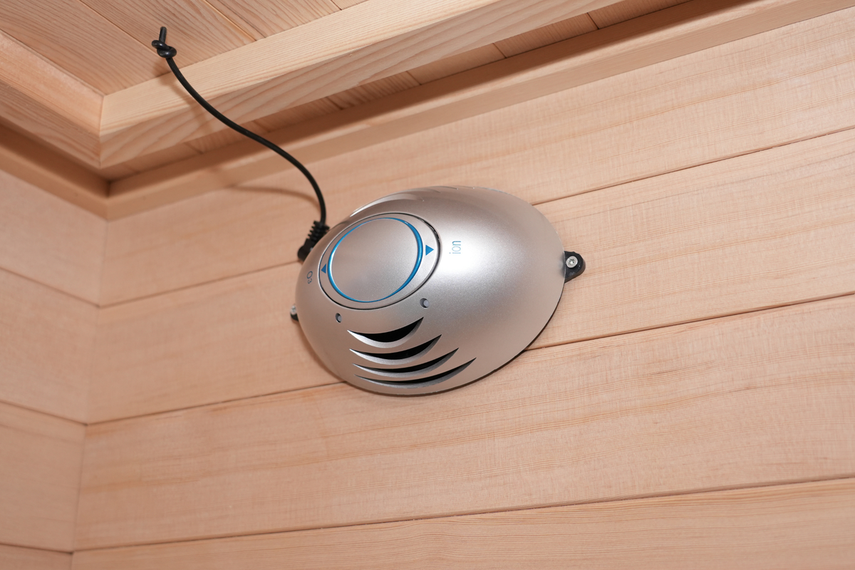 Built-in ceiling speaker inside the Blisspod Vantaa RED infrared sauna
